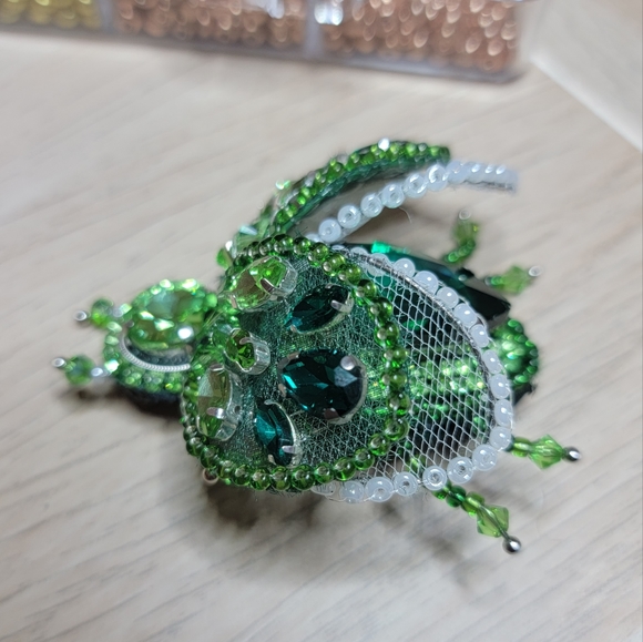 Brooch Beetle 🪲 - Picture 6 of 9